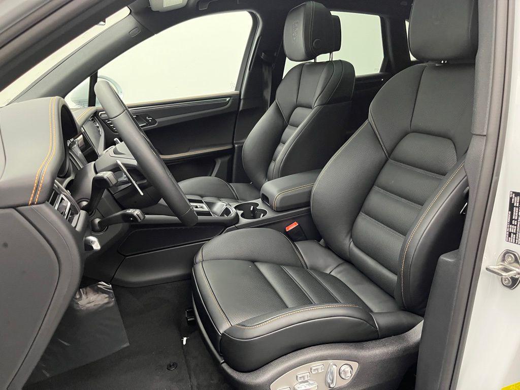 2026 Carrara White Metallic Porsche Macan