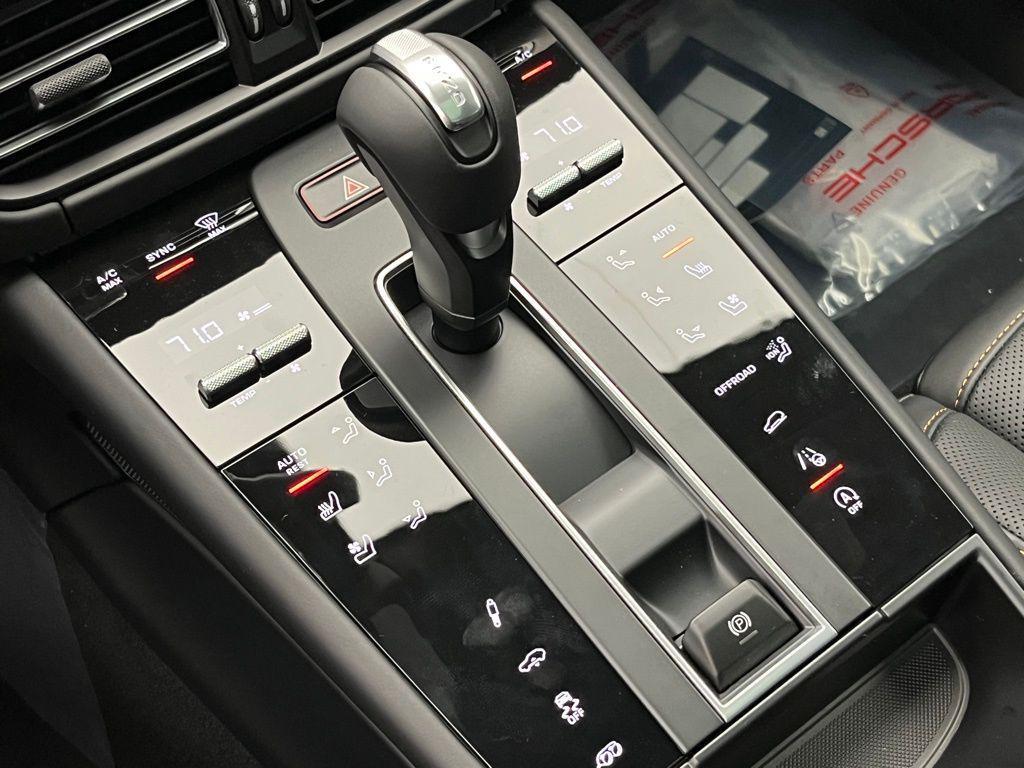 2026 Carrara White Metallic Porsche Macan