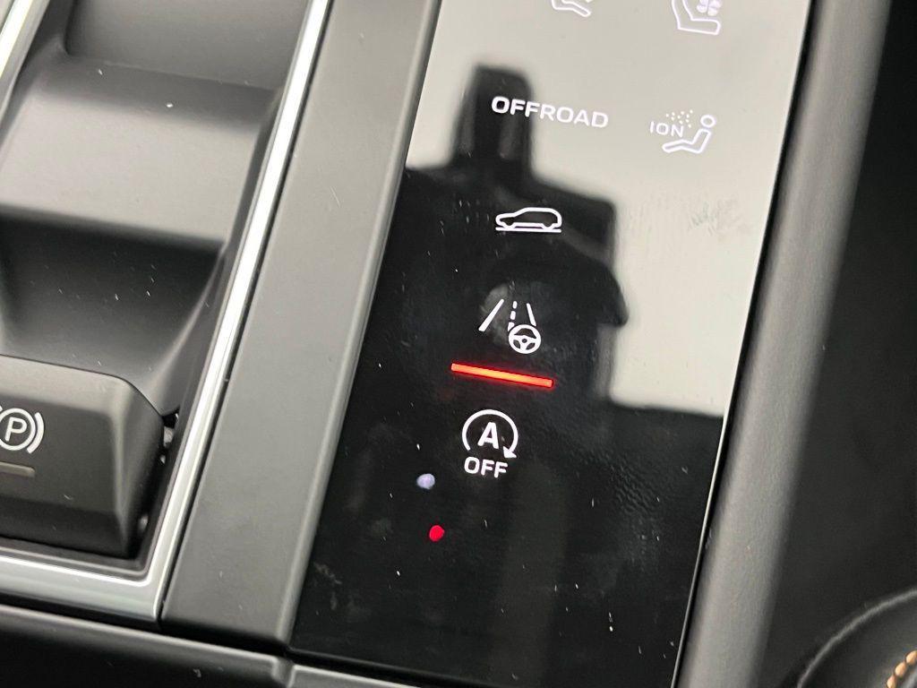 2026 Carrara White Metallic Porsche Macan