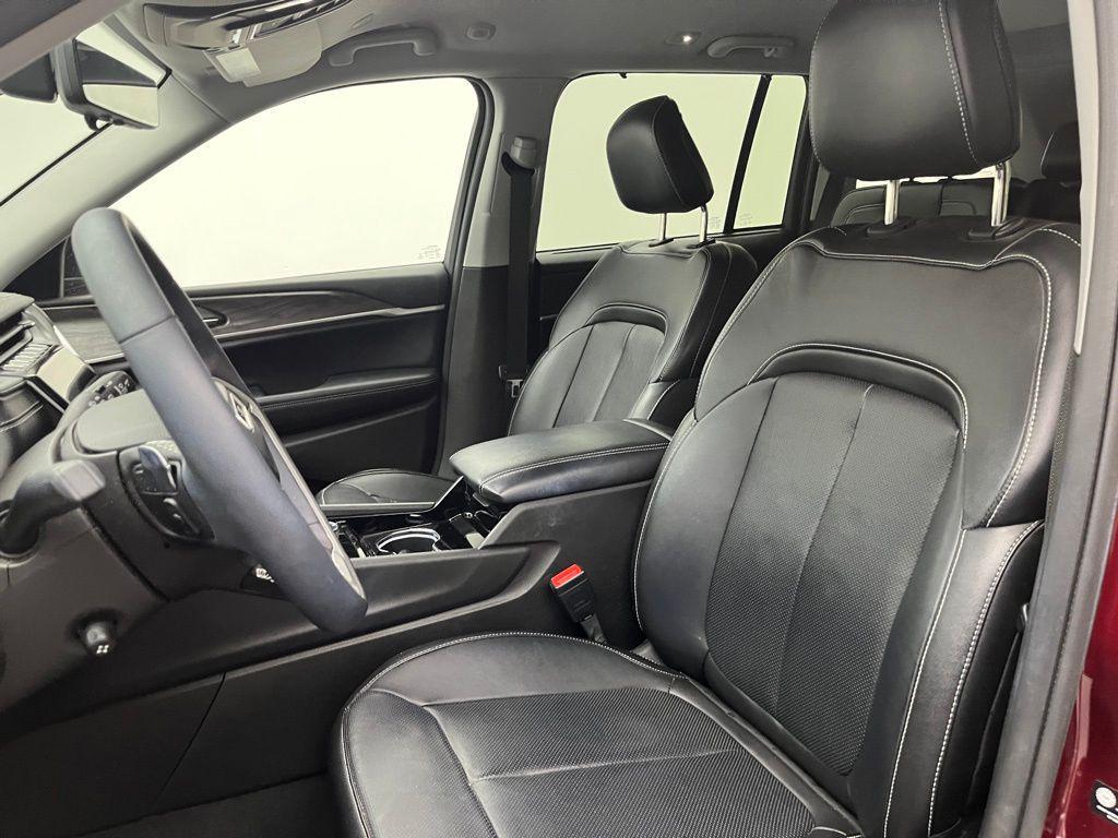 used 2023 Jeep Grand Cherokee car, priced at $29,999