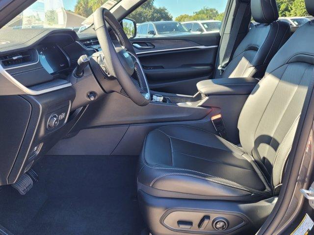 new 2025 Jeep Grand Cherokee car, priced at $42,989