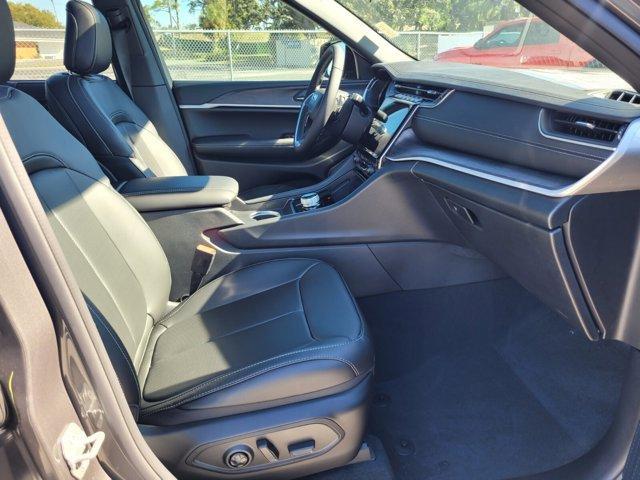 new 2025 Jeep Grand Cherokee car, priced at $42,989