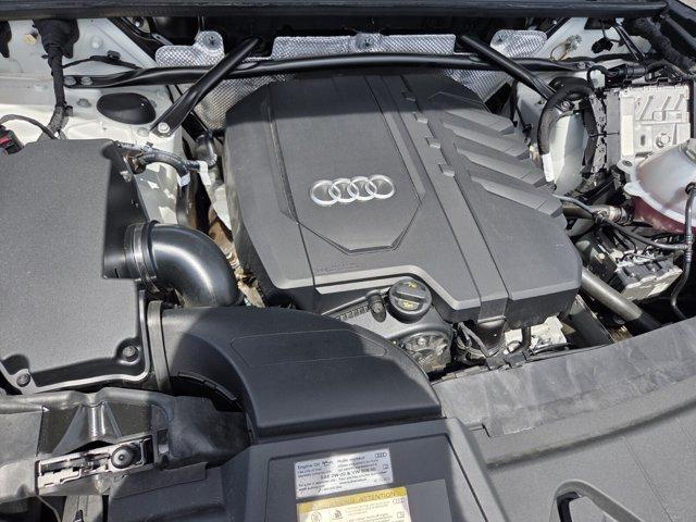 Audi Q5 view 18