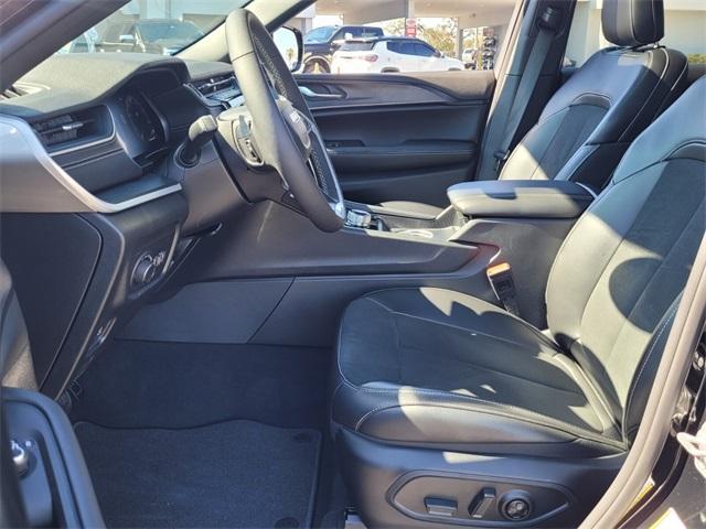 new 2025 Jeep Grand Cherokee car, priced at $34,247