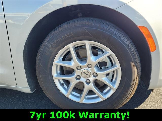 used 2024 Chrysler Pacifica car, priced at $32,998