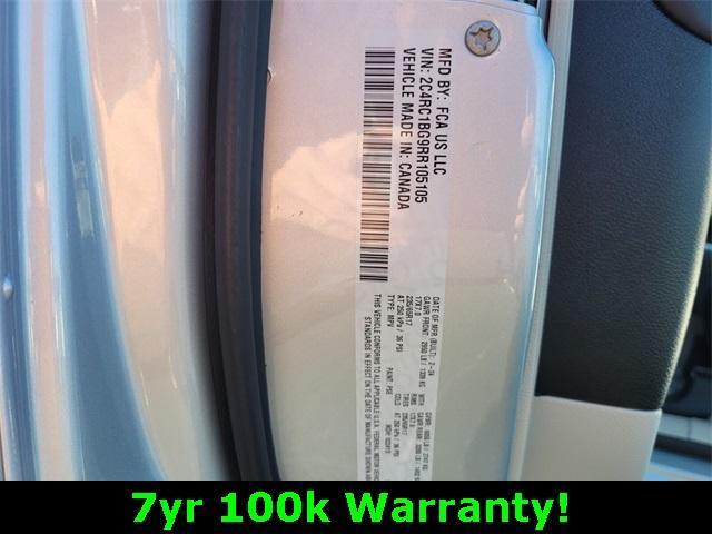 used 2024 Chrysler Pacifica car, priced at $32,998