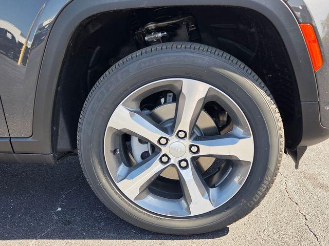 new 2026 Jeep Grand Cherokee car, priced at $45,740