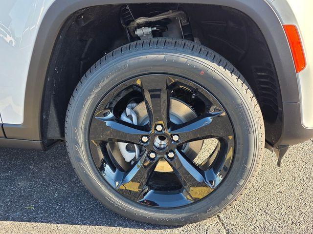 new 2026 Jeep Grand Cherokee car, priced at $40,376