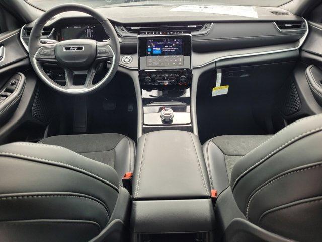 new 2025 Jeep Grand Cherokee car, priced at $35,670