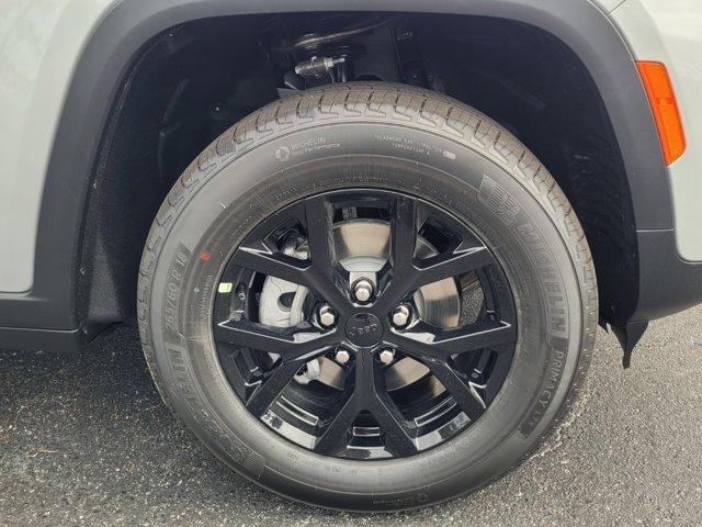 new 2025 Jeep Grand Cherokee car, priced at $35,670