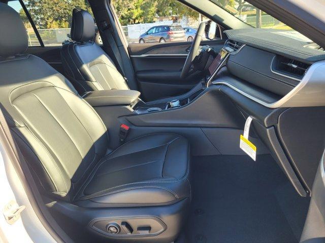 new 2025 Jeep Grand Cherokee car, priced at $42,499