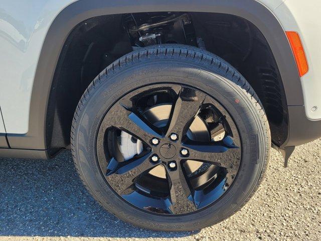 new 2025 Jeep Grand Cherokee car, priced at $42,499