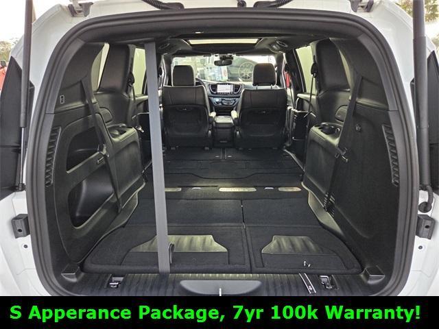 used 2024 Chrysler Pacifica car, priced at $37,998
