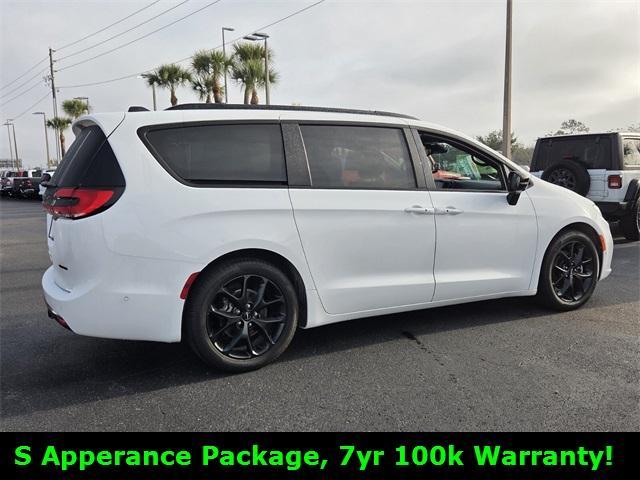 used 2024 Chrysler Pacifica car, priced at $37,998