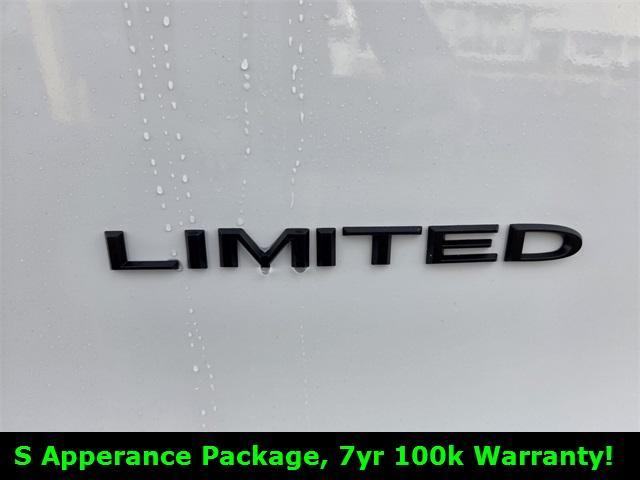 used 2024 Chrysler Pacifica car, priced at $37,998