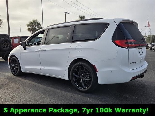 used 2024 Chrysler Pacifica car, priced at $37,998