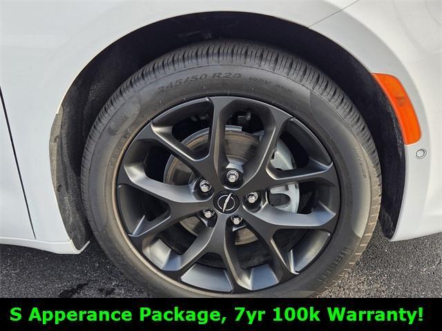 used 2024 Chrysler Pacifica car, priced at $37,998