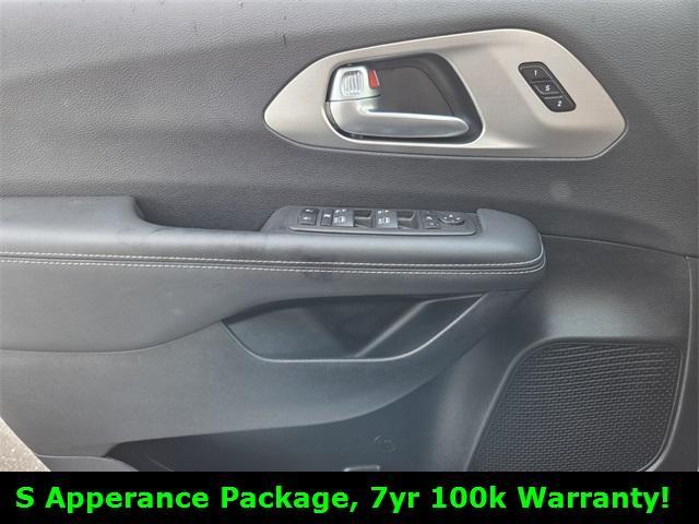 used 2024 Chrysler Pacifica car, priced at $37,998