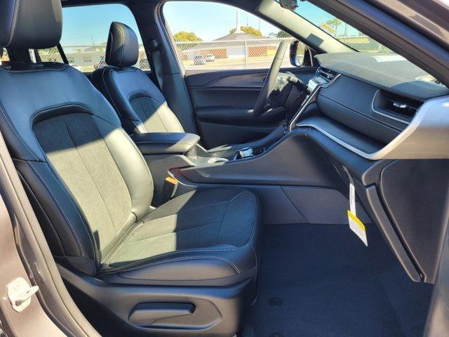 new 2025 Jeep Grand Cherokee car, priced at $35,676