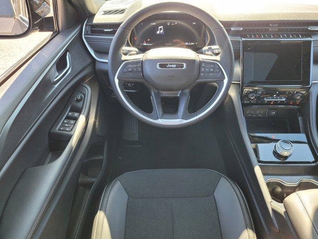 new 2025 Jeep Grand Cherokee car, priced at $35,676