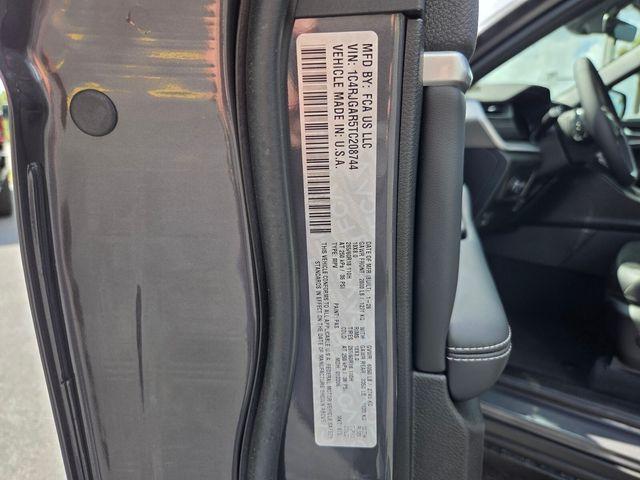 new 2026 Jeep Grand Cherokee car, priced at $38,370