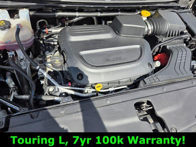 used 2024 Chrysler Pacifica car, priced at $25,888