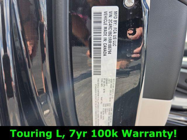 used 2024 Chrysler Pacifica car, priced at $25,888