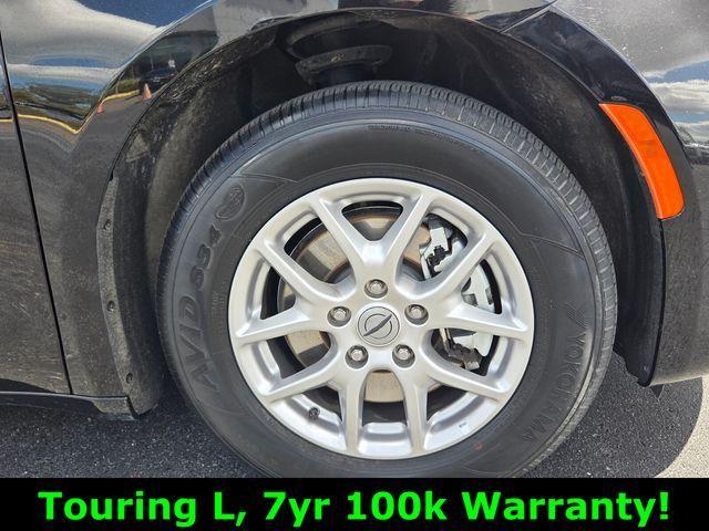 used 2024 Chrysler Pacifica car, priced at $25,888