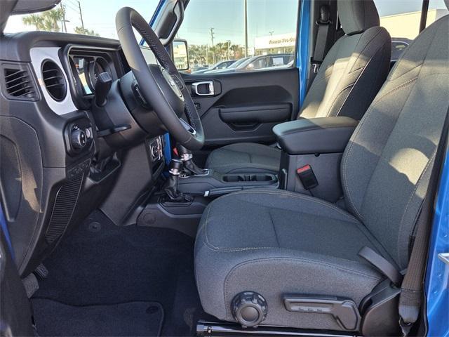 new 2025 Jeep Gladiator car, priced at $37,450