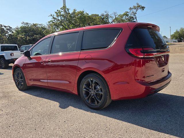 new 2026 Chrysler Pacifica car, priced at $40,466