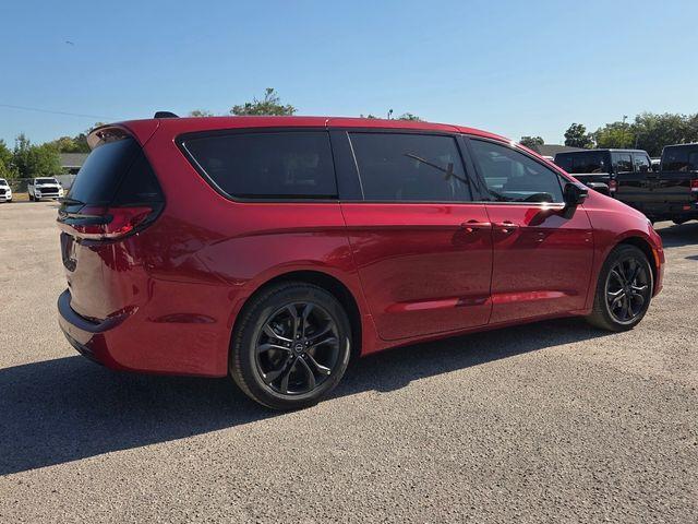 new 2026 Chrysler Pacifica car, priced at $40,466