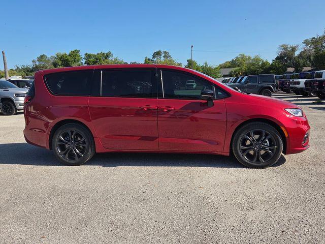 new 2026 Chrysler Pacifica car, priced at $40,466
