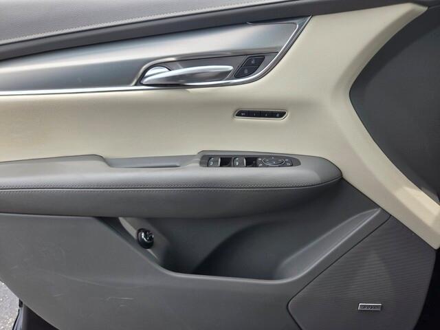 used 2022 Cadillac XT5 car, priced at $25,888