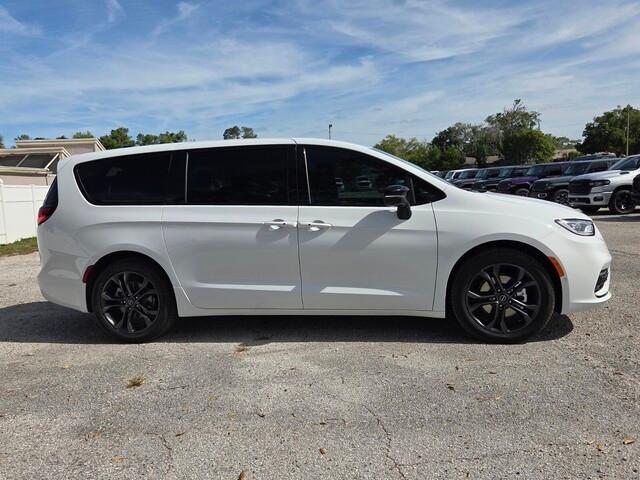 new 2026 Chrysler Pacifica car, priced at $42,324