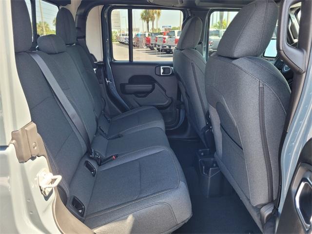 new 2025 Jeep Gladiator car, priced at $40,452