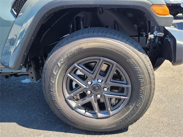 new 2025 Jeep Gladiator car, priced at $40,452