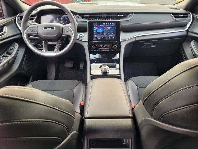 new 2025 Jeep Grand Cherokee car, priced at $40,000