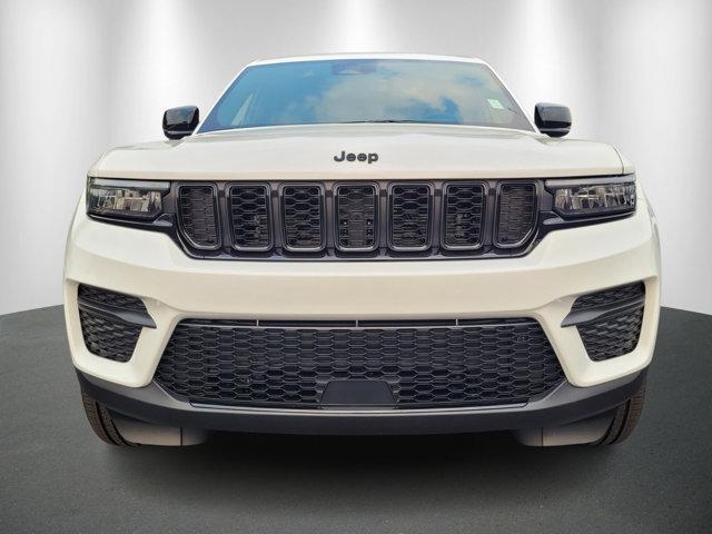 new 2025 Jeep Grand Cherokee car, priced at $40,000