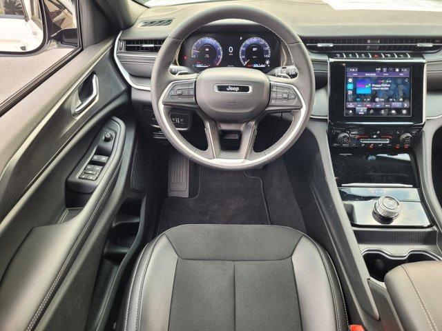 new 2025 Jeep Grand Cherokee car, priced at $40,000