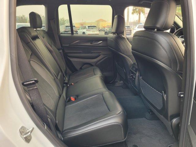 new 2025 Jeep Grand Cherokee car, priced at $40,000