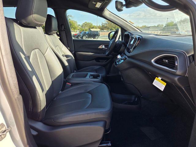 new 2026 Chrysler Pacifica car, priced at $38,418