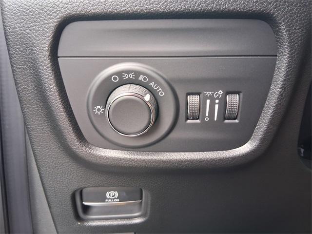 new 2026 Jeep Grand Cherokee car, priced at $42,356