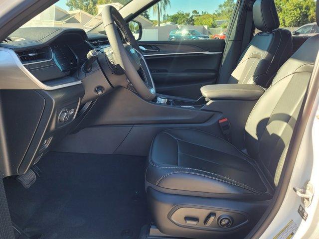 new 2025 Jeep Grand Cherokee car, priced at $41,499