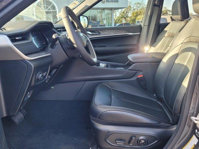 new 2025 Jeep Grand Cherokee car, priced at $42,307