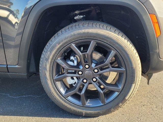 new 2025 Jeep Grand Cherokee car, priced at $42,307