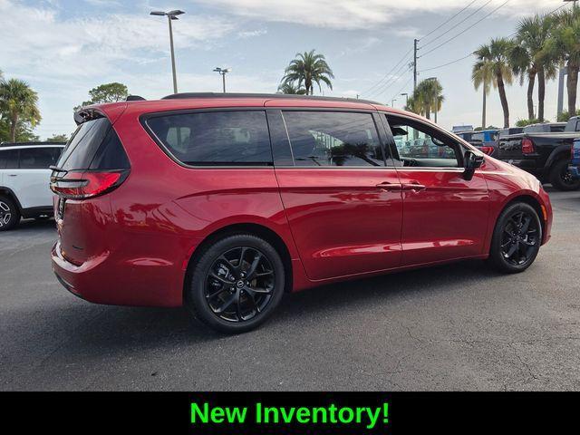 used 2025 Chrysler Pacifica car, priced at $37,500
