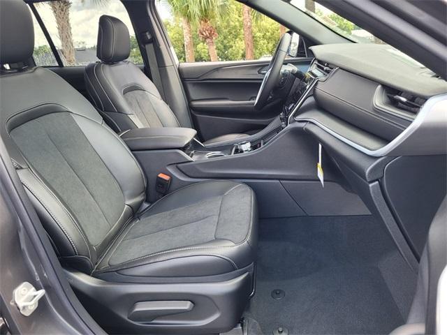 new 2025 Jeep Grand Cherokee car, priced at $37,747