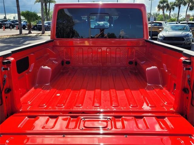 new 2025 Jeep Gladiator car, priced at $35,999