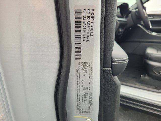 new 2025 Jeep Grand Cherokee car, priced at $38,299