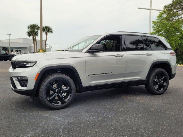 new 2025 Jeep Grand Cherokee car, priced at $38,299